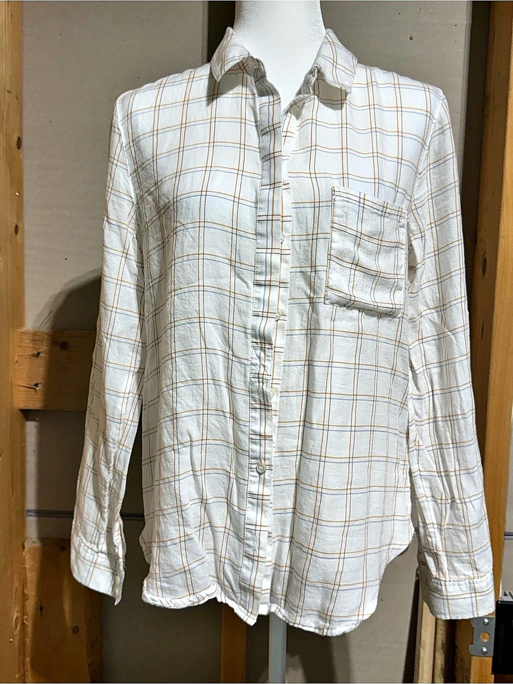 Treasure & Bond Classic Plaid Button Down in White & Brown Size Medium